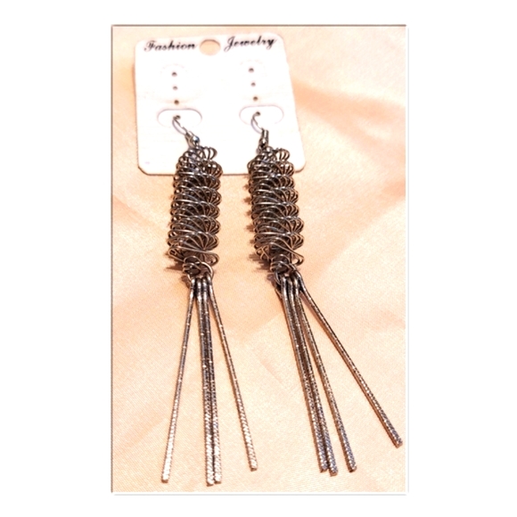 Fashion Earrings - Picture 2 of 4